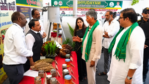 Hon’ble Chief Minister Shri N. Chandrababu Naidu Visits Value Oil Palm Stall at Swarna Andhra – Swachha Andhra Meeting